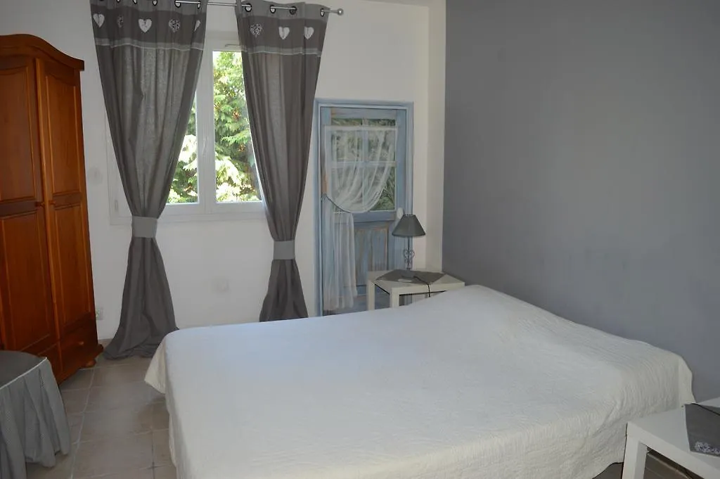 Bed and Breakfast La Bastide Des Oliviers à Châteaurenard Couette-café